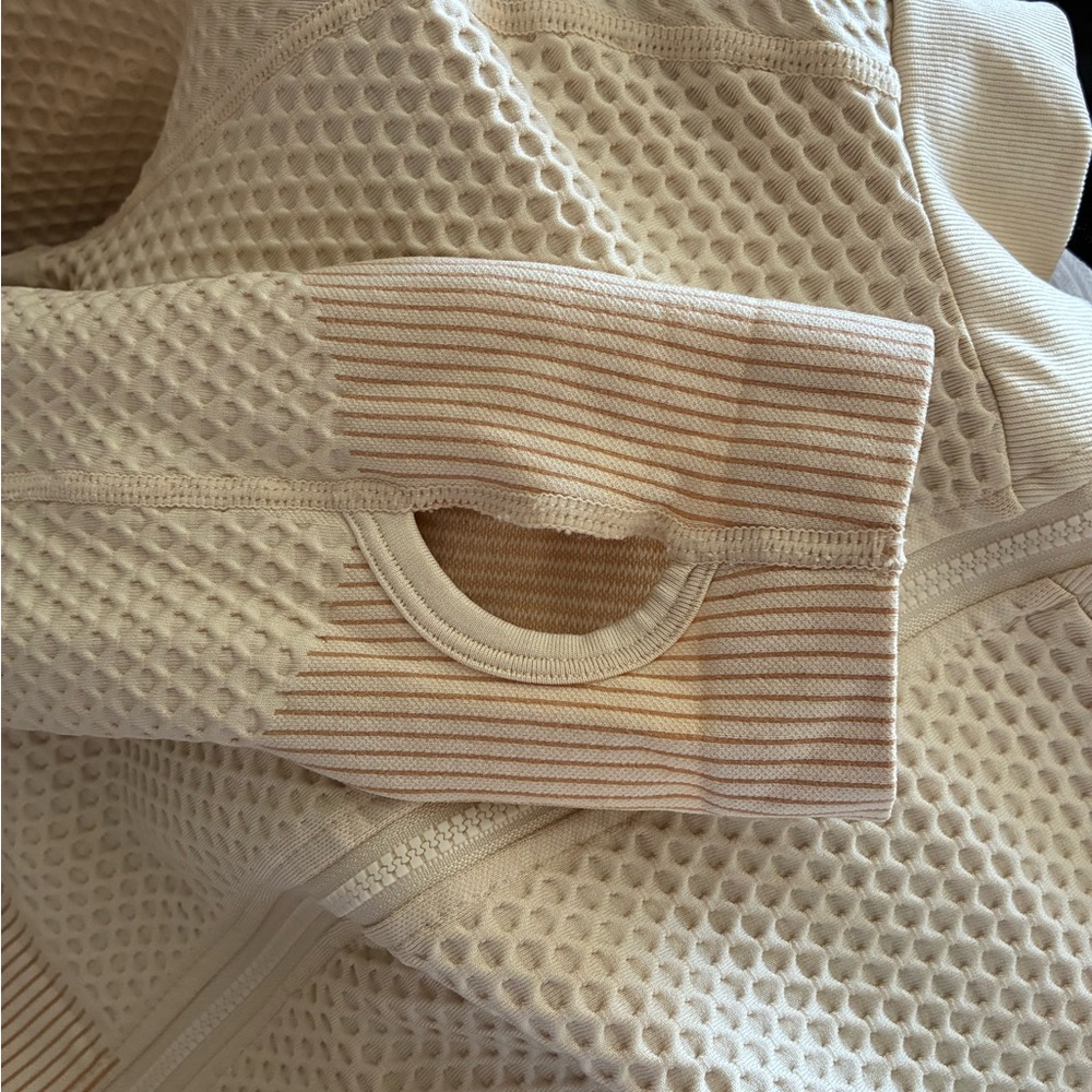 Cream Textured Cropped Jacket - Picture 5 of 6